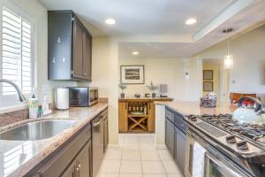 Games, Grill and Golf Course View Palm Desert Gem!