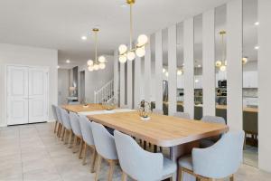 10 Bedroom 8 Bathroom Windsor Island 3233Lw