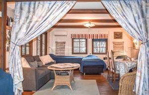 1 Bedroom Awesome Home In Båstad