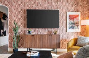 6 BR w Sport Court Pool Playground Hot Tub Arcade