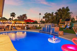 6 BR w Sport Court Pool Playground Hot Tub Arcade