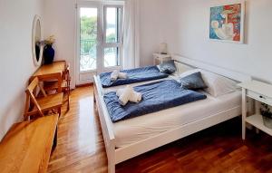 Pet Friendly Apartment In Pirovac