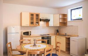 Amazing Apartment In Kampor With Sauna 