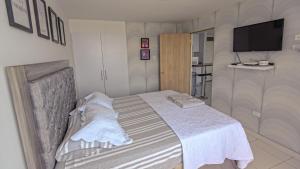 Stylish & Renovated Condo in El Laguito, Cartagena