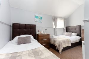Twin Room with Private Bathroom room in The Almeria