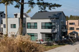 The Stay Christmas Yusuam