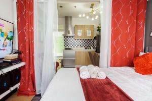 Azure skyview 1BR netflix karaoke ps3 Airport