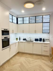 Buda Hill Mini Suite I Self CHKN