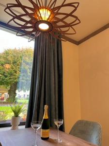 Maisons de vacances Tiny House dans les Bois Une Evasion Cozy pour Deux ! : photos des chambres