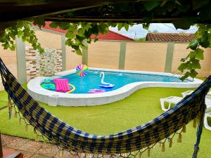 Apartamento con piscina, terraza y parking en las cercanías de Asunción