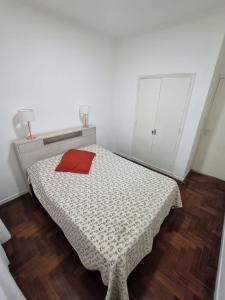 Departmanto 2 ambientes a una cuadra plaza colon