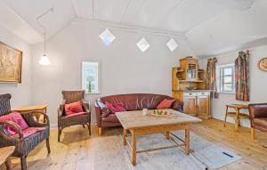 2 Bedroom Lovely Home In Blåvand