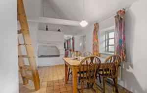 2 Bedroom Lovely Home In Blåvand