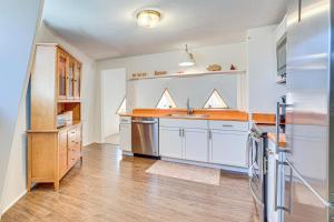 Geodesic Dome House 18 Acres on Baraboo River!