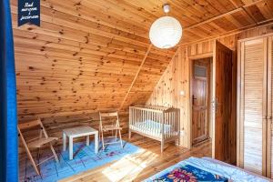 CAŁOROCZNE DOMKI NAD MORZEM I JEZIOREM