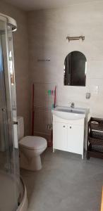 CAŁOROCZNE DOMKI NAD MORZEM I JEZIOREM