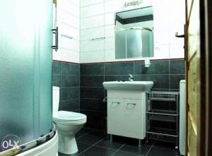 CAŁOROCZNE DOMKI NAD MORZEM I JEZIOREM