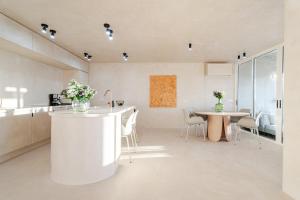 The Giants Residence