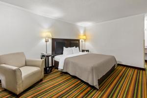 King Room - Non-Smoking room in Quality Inn Marietta