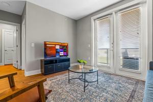 Serene 1BD 1BA Stunning Pool12310