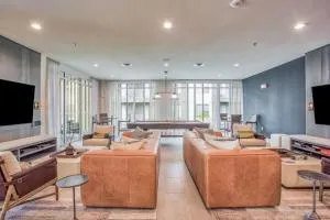 Attractive 2BD 2BA w Beautiful Pool in Fort Worth - 艾索