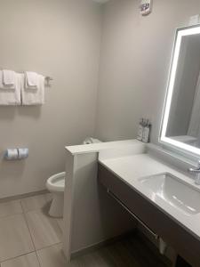 Standard Queen Room with Two Queen Beds room in Holiday Inn Express Jesup By IHG