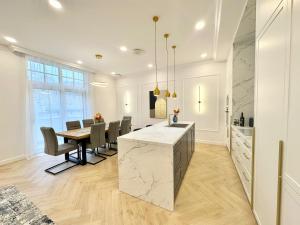 Buda Hill Charm Suite I 3BR I Self CHKN