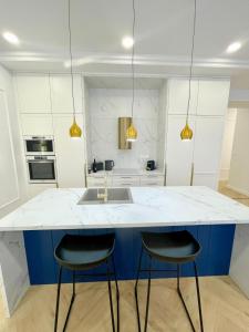 Buda Suite I Hill Charm I 3BDRM I Self CHKN