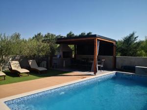 Villa Frantin - Heated Pool, Sauna, Hot Tub, Activities