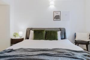 Elegant Olivo Suite with Terrace in Vico Morcote