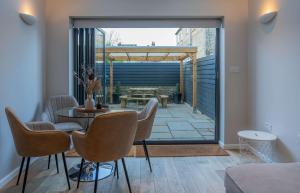 Beautiful 2 Bedroom Home