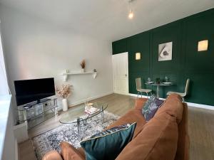 Beautiful Bungalow Awaits Your Short Term Stay