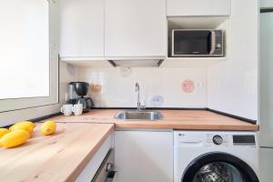 SyL El Palo Sun Beach Parking