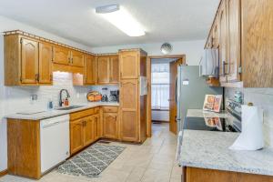 Large Yard and Basketball Hoop Murfreesboro Home!