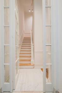 self check in Brussels Apartment for 2 in Heart of trendy Saint-Gilles