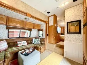 The Glamper Spacious 5th Wheel - Troy