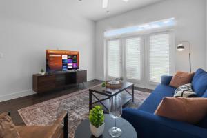 Luxurious New Unit 1Bd1Ba Pool Golf Sim
