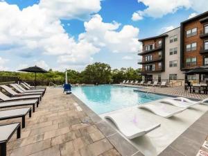 Luxurious New Unit 1Bd1Ba Pool
