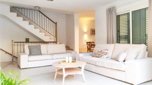 4-bedroom Villa Los Corales with Jacuzzi, Garden, close to everything