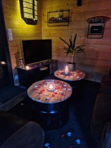 Chalets Chalet industriel avec filet et spa : photos des chambres