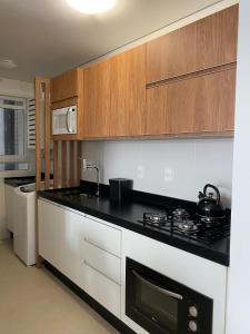 Apartamento em Condomínio Clube frente à praia do Campeche