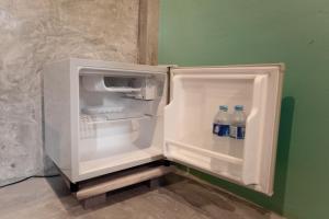 Seabox Khaolak Hostel