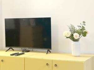 Aurora Abode - Top Center 1 BDR Fast Wi-fi