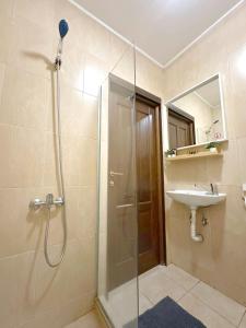 Aurora Abode - Top Center 1 BDR Fast Wi-fi