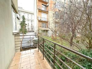 Aurora Abode - Top Center 1 BDR Fast Wi-fi