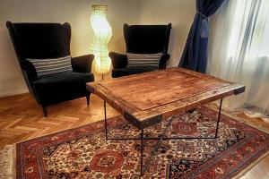 Square Apartment by NUX