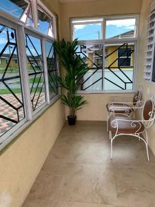 Harbour Oasis Retreat - Charming 2 Bedroom House