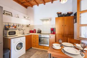 Maison Roxanne & Maisonette in medieval city by Rhodes4vacation