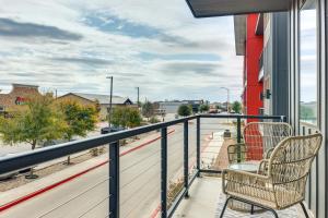 5 Mi to Dtwn Modern Condo in New Braunfels!