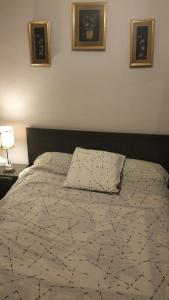 Chambre simple dans une maison